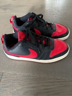 Nike youth runners sz 7 youth EUC retail $169